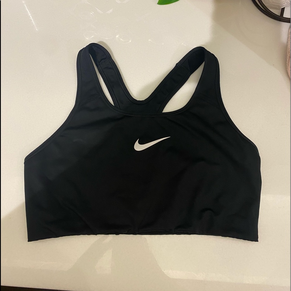 Black Nike Sports Bra (L) / Black Nike Pro